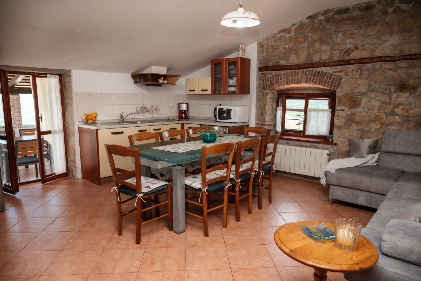 Apartment 2 – Three-bedroom apartment with a terrace